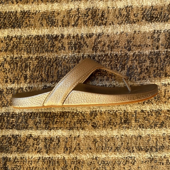 Elevated Leather Sandals - Picture 3 of 3